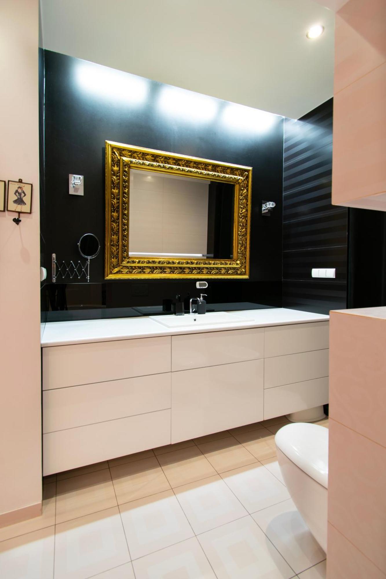 Spacious 3Br Apartment With Ac In Living Room, 2 Balconies Krakov Exteriér fotografie